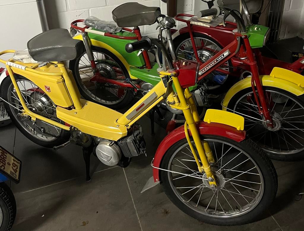 prachtig gerestaureerde oldtimer brommerkes , peugeot 102,, Enlèvement, Classe B (45 km/h), 49 cm³, Autres marques