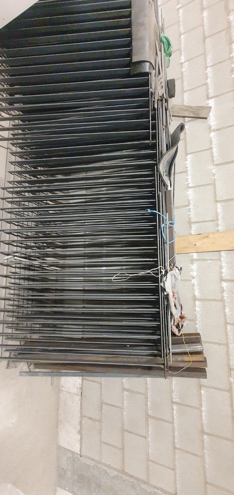 Platijzer  ( vr balustrade ) reeds gepuntlast, Ophalen, IJzer