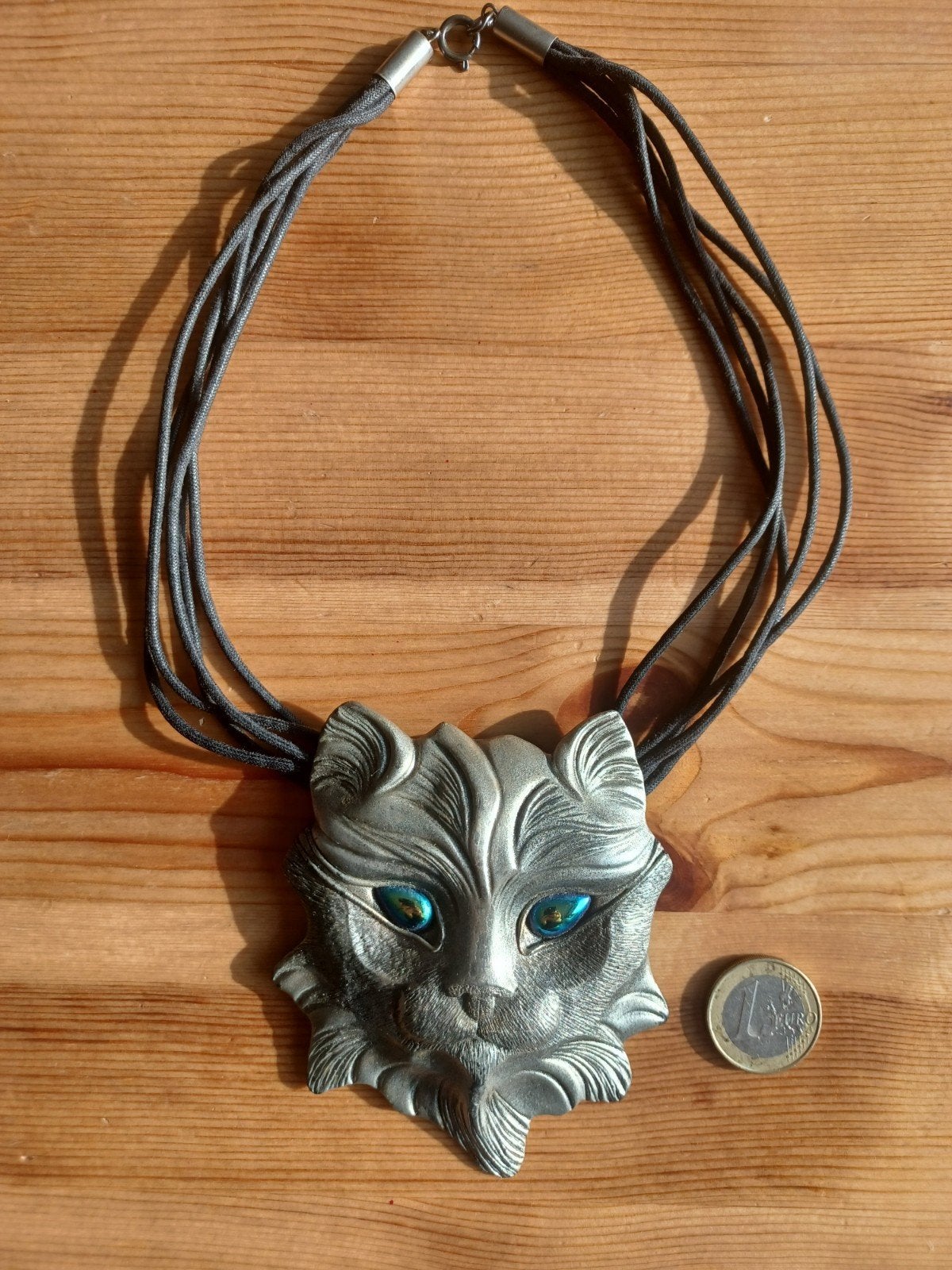 Grand collier tête de chat, Handtassen en Accessoires, Ophalen, Zo goed als nieuw, Zilver, Kunststof