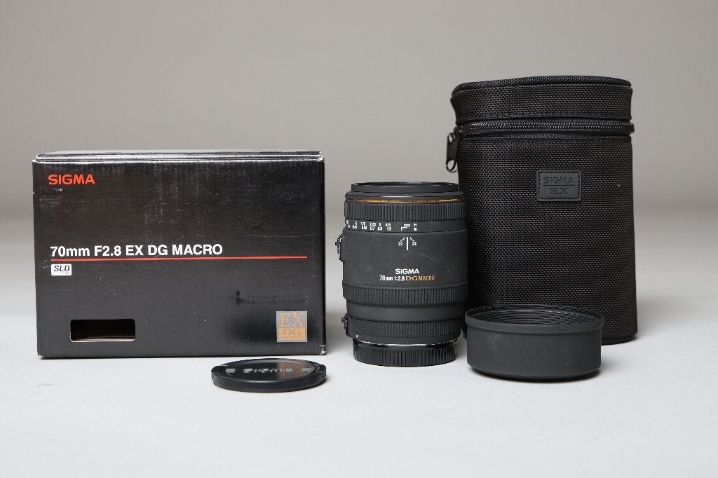 Objectif MACRO Sigma 70 F/2.8 EX DG (Monture Canon EF), Comme neuf, Objectif macro, Enlèvement, Canon EF