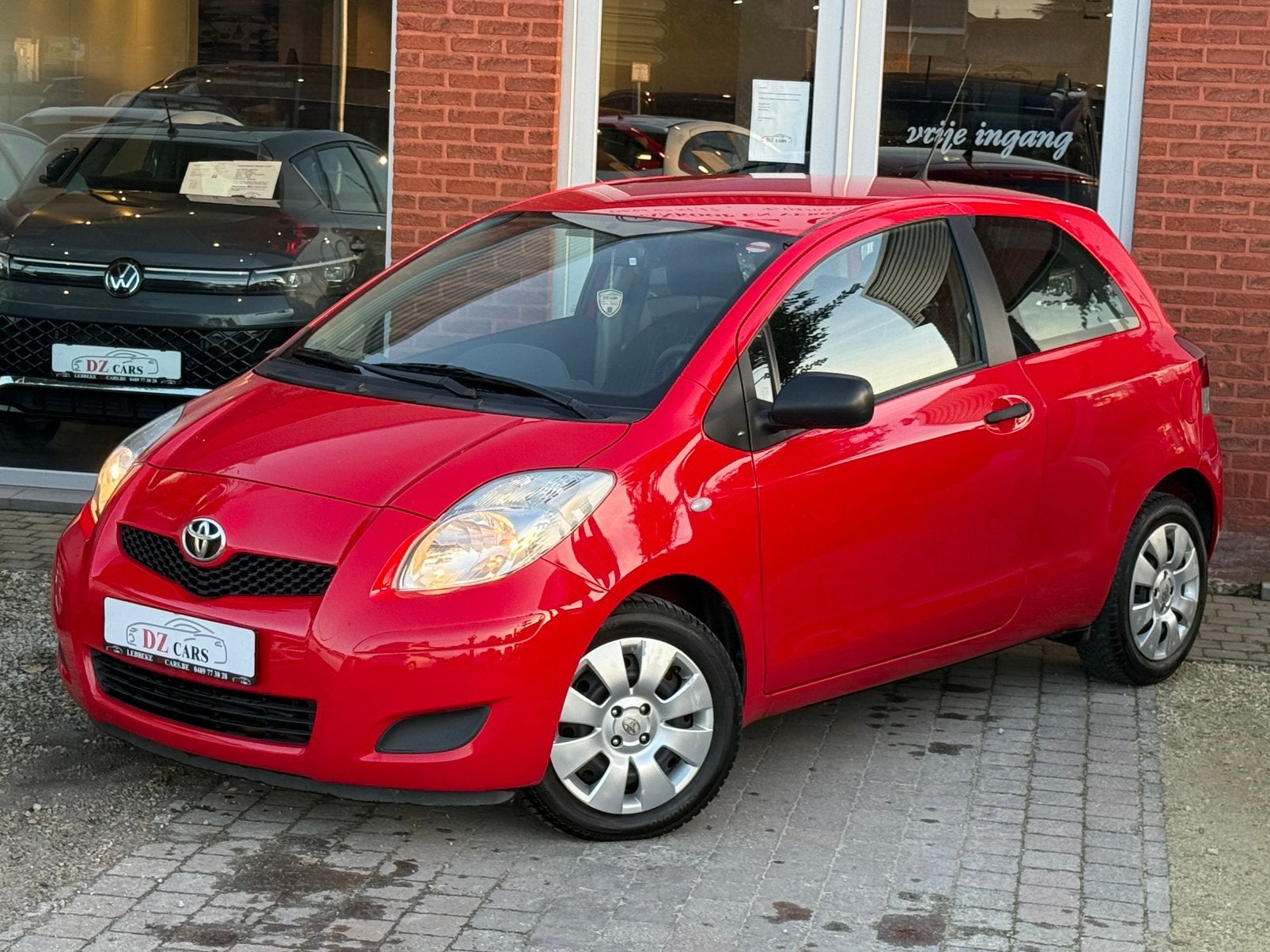 TOYOTA YARIS 1.4D 90CH |RADIO CD | AUX | 1ER PROPRIÉTAIRE |, Autos, Rouge, Achat, Entreprise, 110 g/km