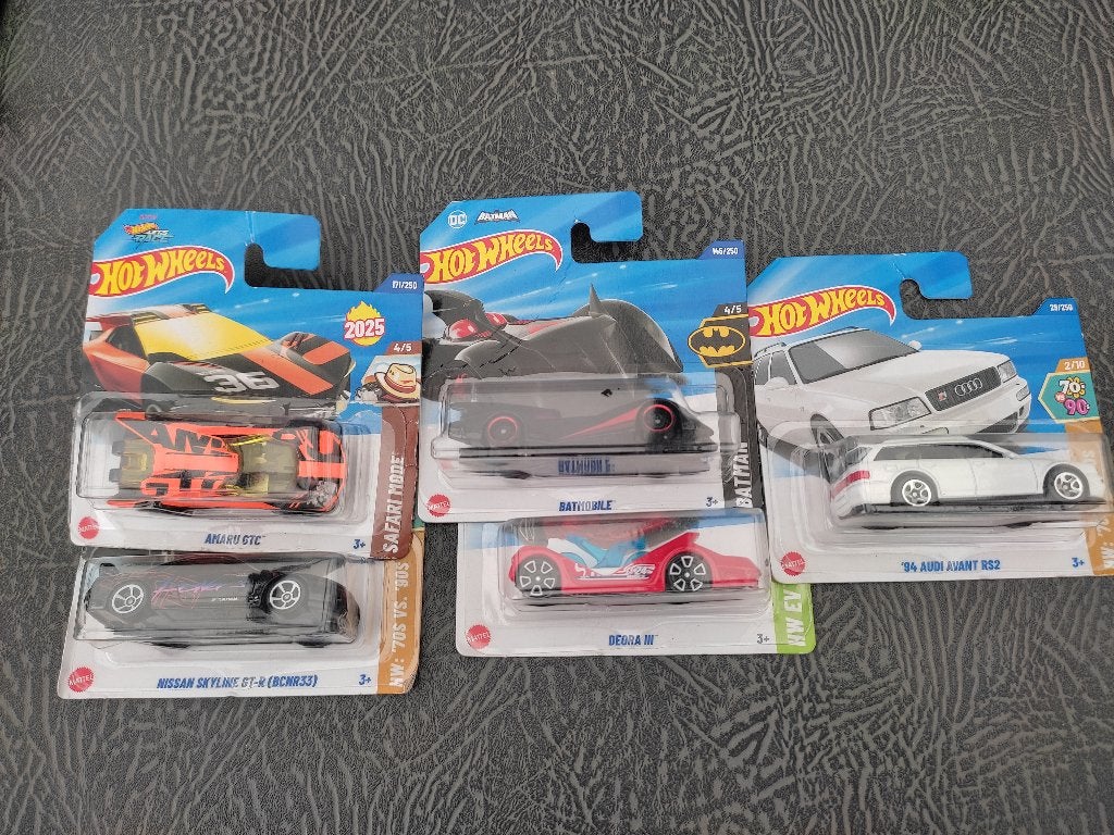 hot wheels  auto's nog in de verpakking 2 euro per stuk, Kinderen en Baby's, Speelgoed | Racebanen, Ophalen, Racebaan, Nieuw, Hot Wheels