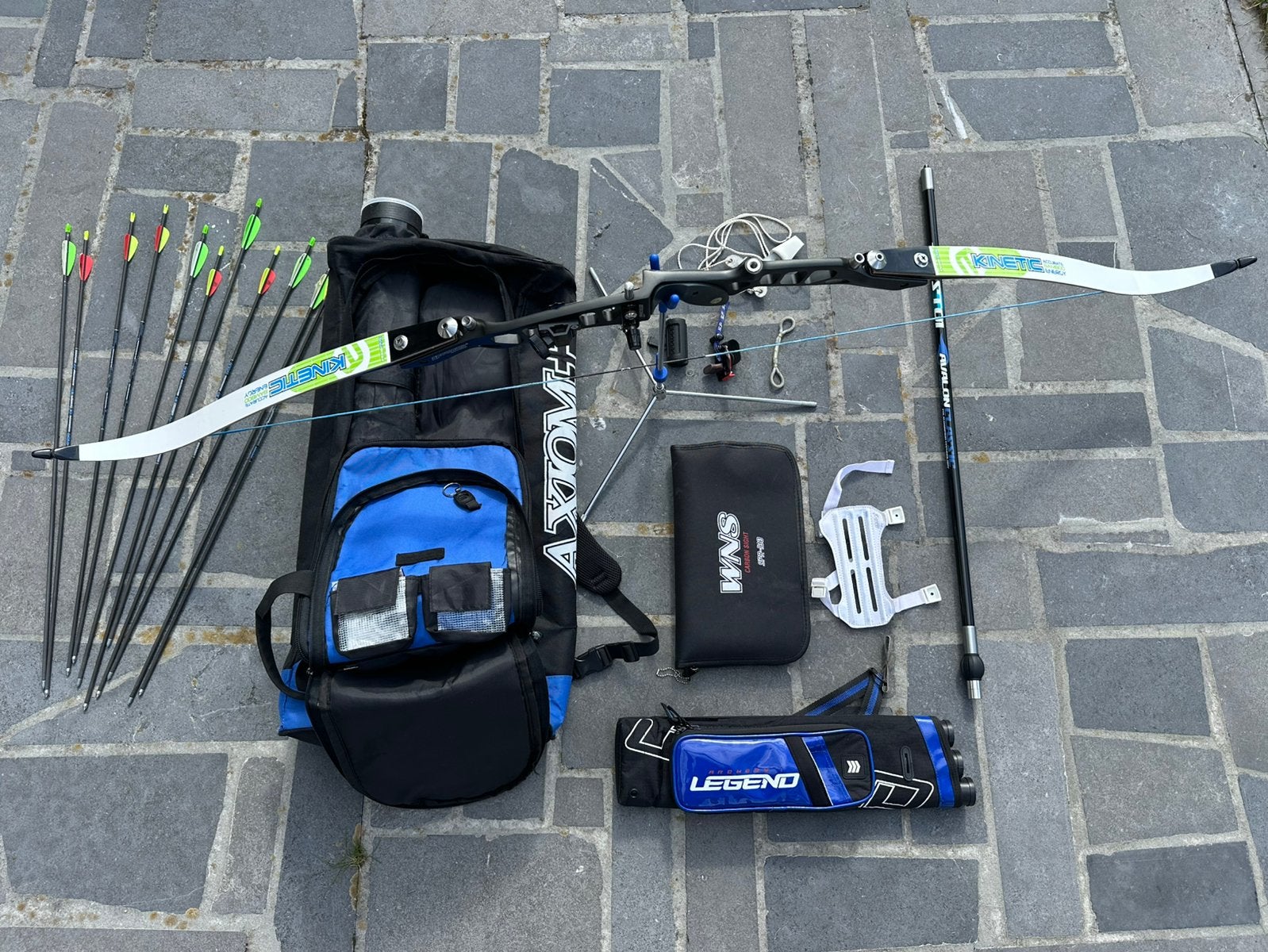 Kinetic Recurve boog - Super volledige set, Sports & Fitness, Tir à l'arc, Comme neuf, Arc recurve, Enlèvement