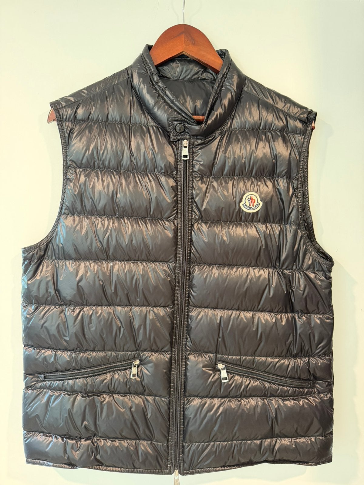 Moncler zwarte mouwloze jas voor heren — maat 4 (XL), Kleding | Heren, Ophalen of Verzenden, Zo goed als nieuw, Zwart
