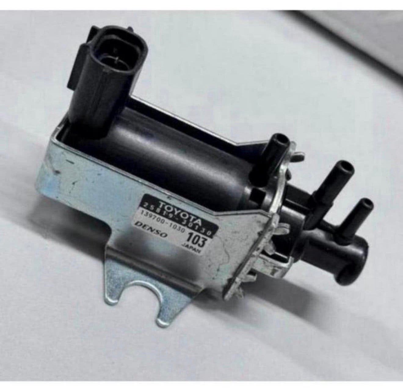 Toyota Hilux 25819-30130 2581930130 139700-1030 vacuum klep, Ophalen of Verzenden, Nieuw, Toyota