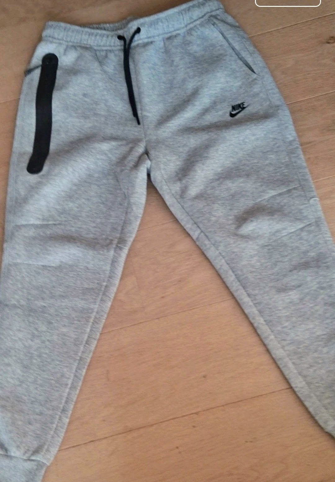 Nike broek, Ophalen