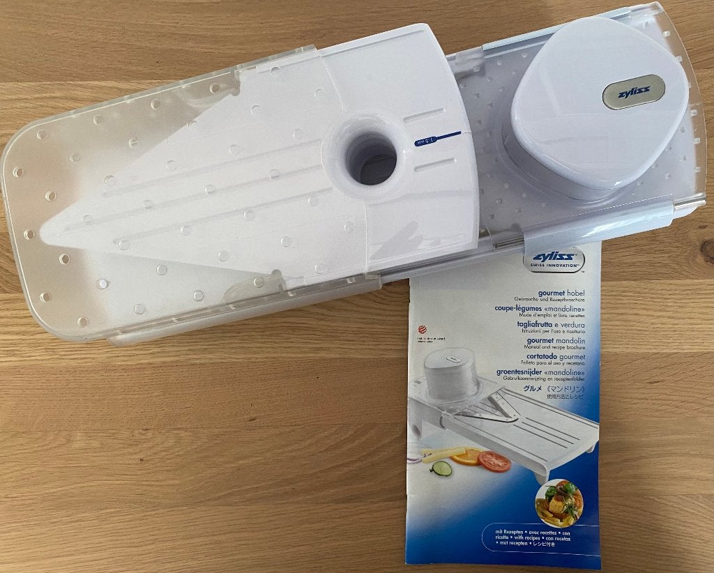 Zwitserse Kwaliteit: Zyliss Gourmet Mandoline met houder, Ophalen, Zo goed als nieuw, Snijmachine, Wit