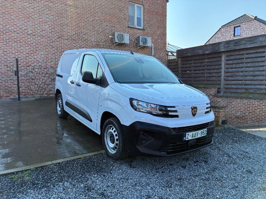 2024 Peugeot PARTNER 1.5 Blue HDI //AUTOMAAT 131PK / 3-ZIT, Auto's, 4 cilinders, Wit, Diesel, 1499 cc
