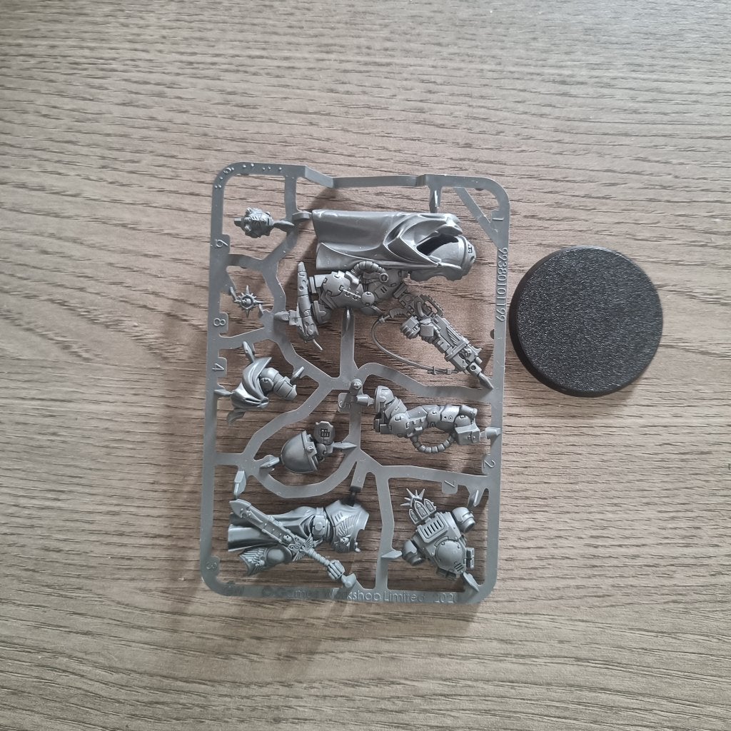 Warhammer 40k - Space Marines - Gravis Captain, Ophalen of Verzenden, Zo goed als nieuw, Warhammer, Figuurtje(s)