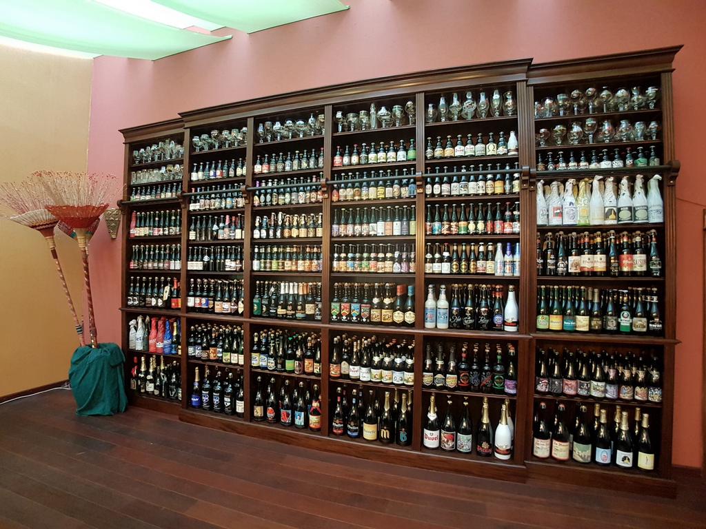 Les 200 meilleures bières belges, édition 2015, Collections, Marques de bière, Comme neuf, Enlèvement