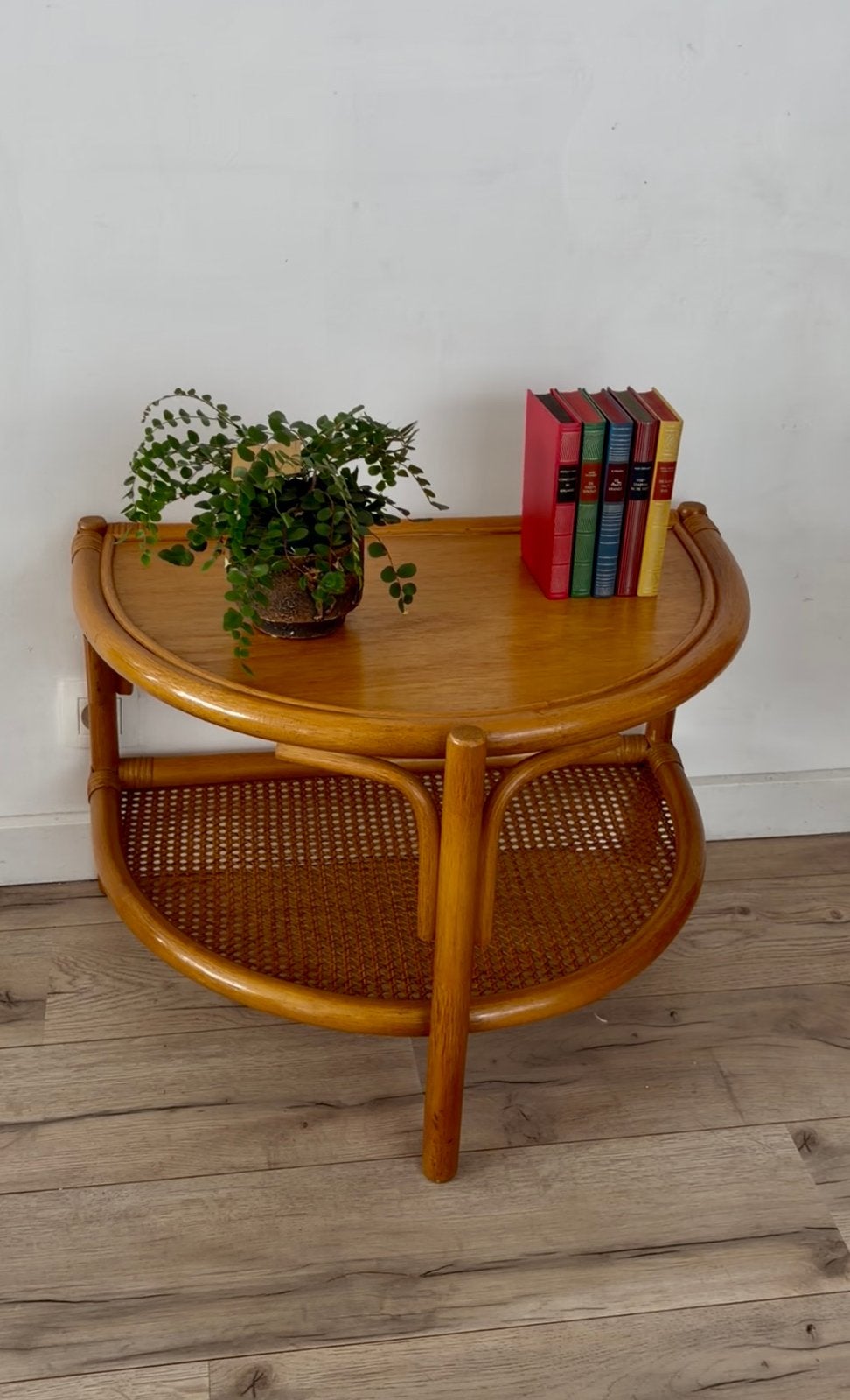 Vintage Salon/bijzet/planten tafeltje, cannage onderkant, 25 à 50 cm, Vintage retro landelijk mid century, 50 à 100 cm, Comme neuf
