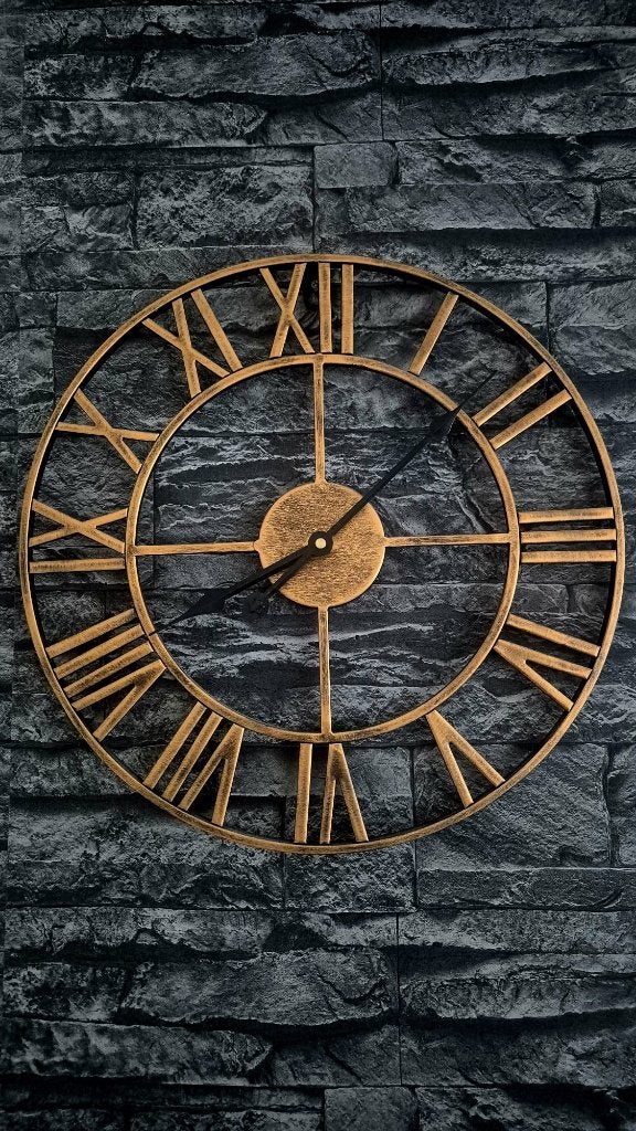 metalen wandklok met Romeinse cijfers, Huis en Inrichting, Ophalen, Goud, Wandklok, Analoog