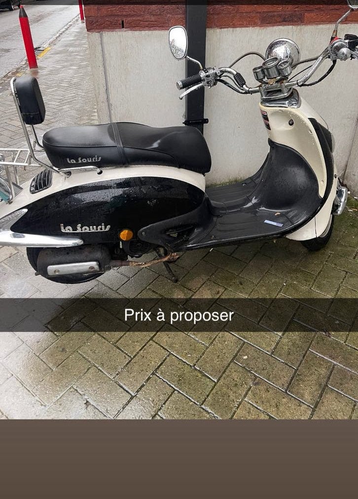 Scooter 25cc, Enlèvement, Utilisé, Essence, Vespa