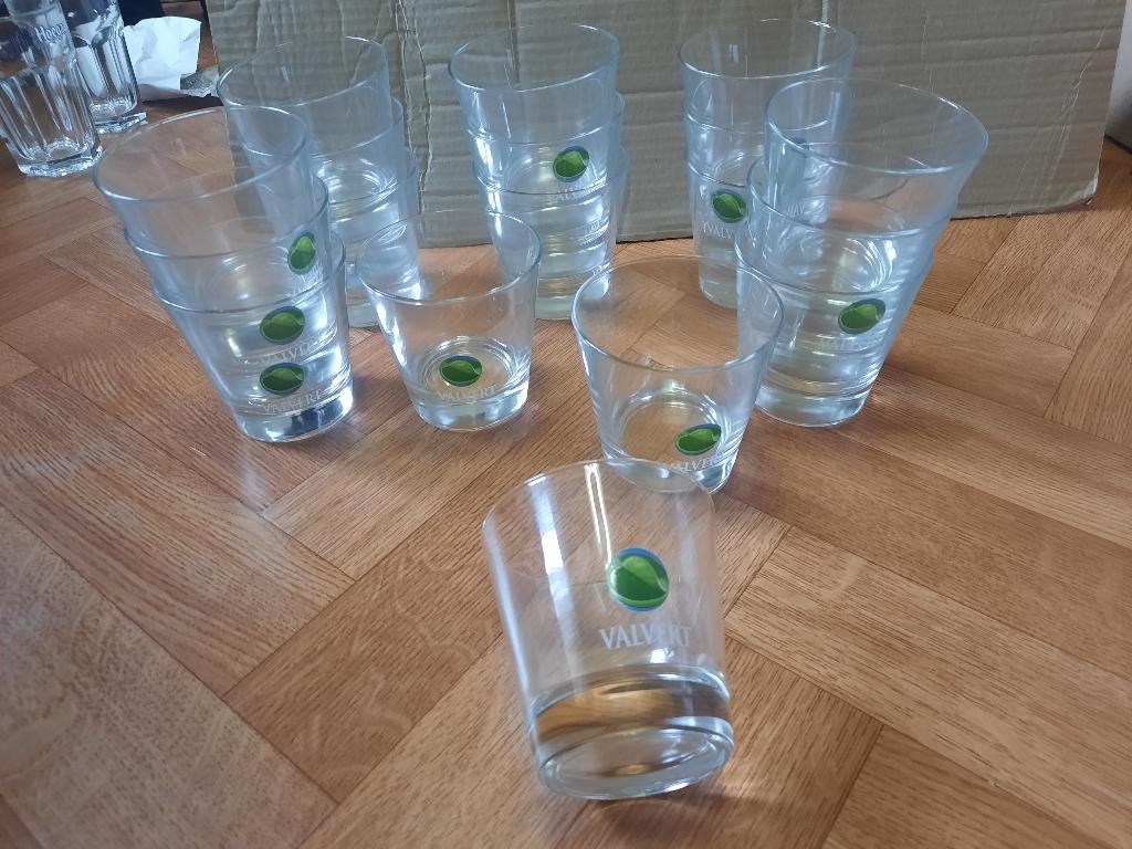set nieuwe drinkglazen Valvert 9 stuks, Huis en Inrichting, Keuken | Servies, Ophalen of Verzenden, Nieuw