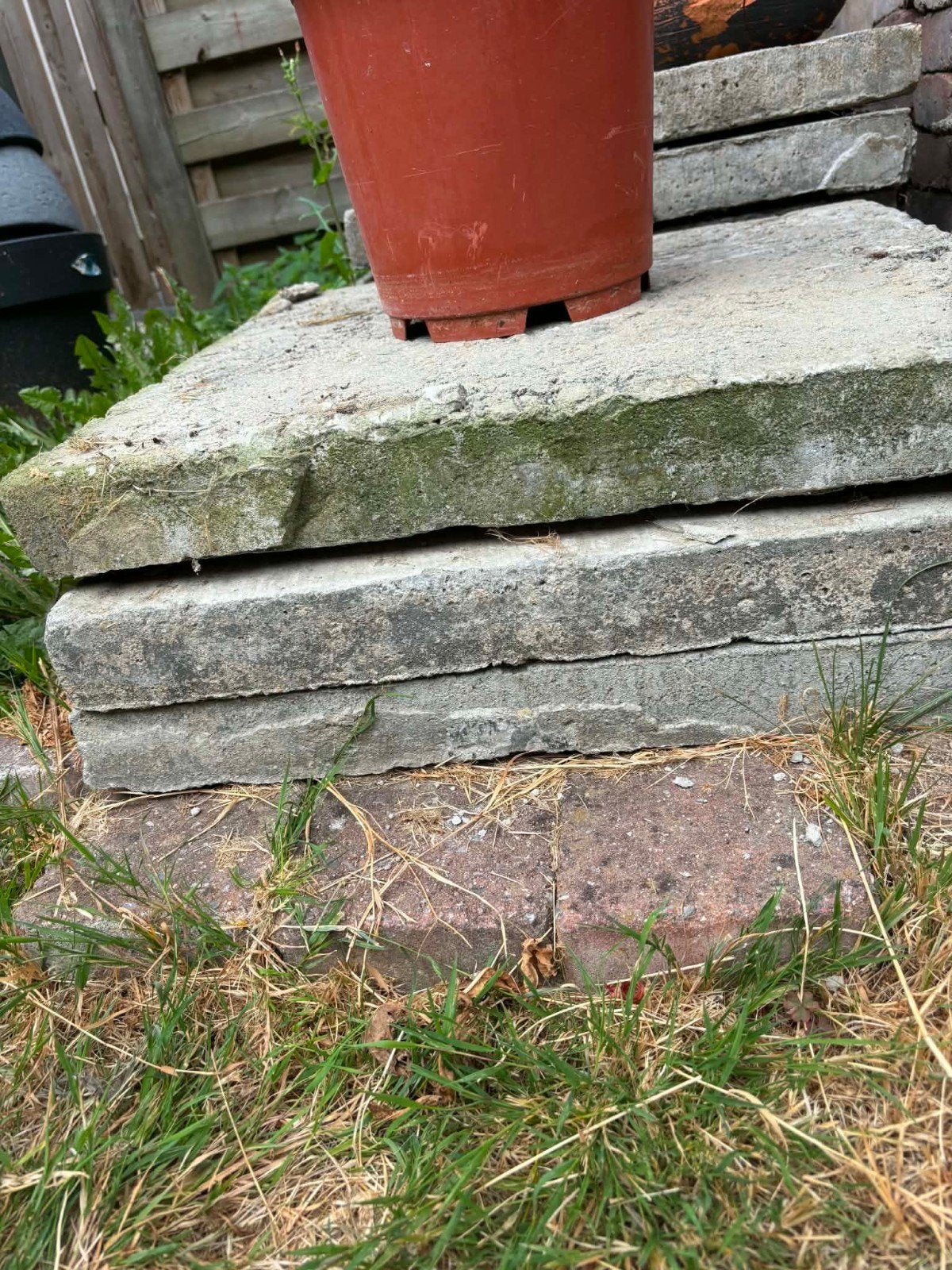 gratis 15 betonnen tegels van 60cm op 60cm, 6cm dik, Ophalen, Gebruikt