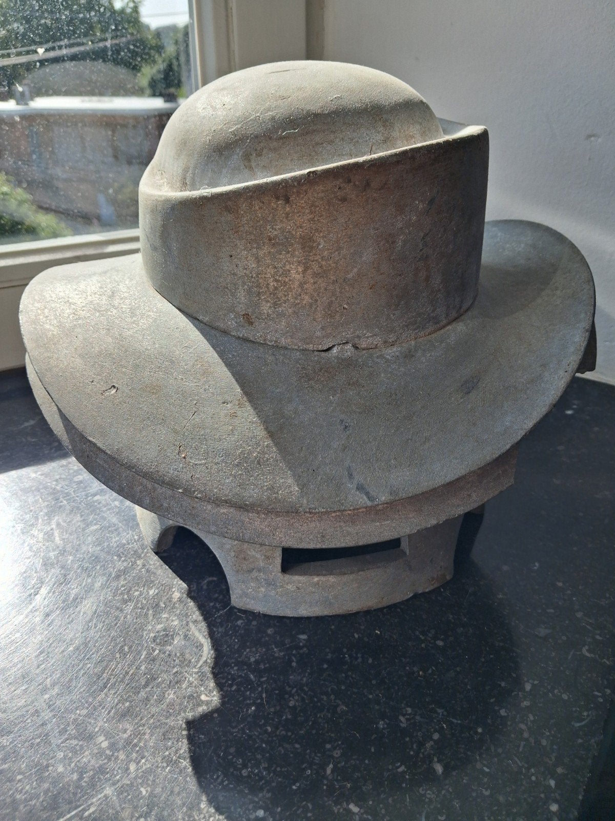 ancien moule à chapeaux en fonte, Enlèvement