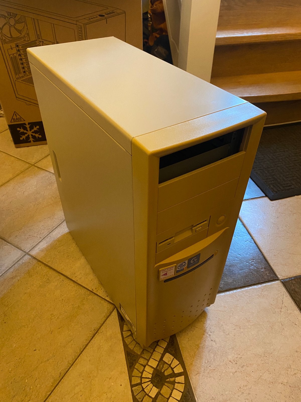 Étui PC rétro, Informatique & Logiciels, Ordinateurs de bureau, Utilisé, Enlèvement