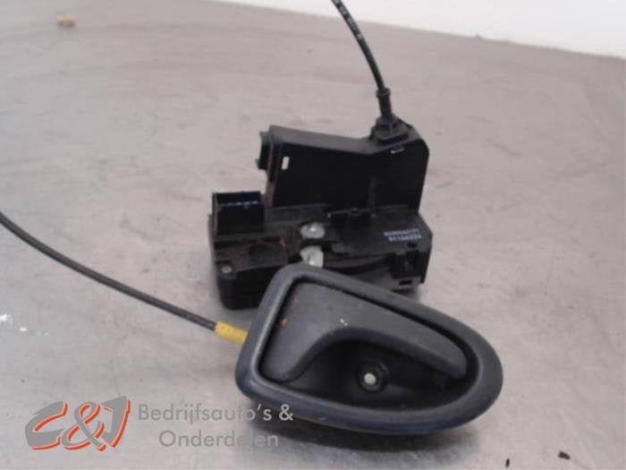 Deurslot Mechaniek 2Deurs rechts van een Renault Trafic, Gebruikt, -, Renault, -