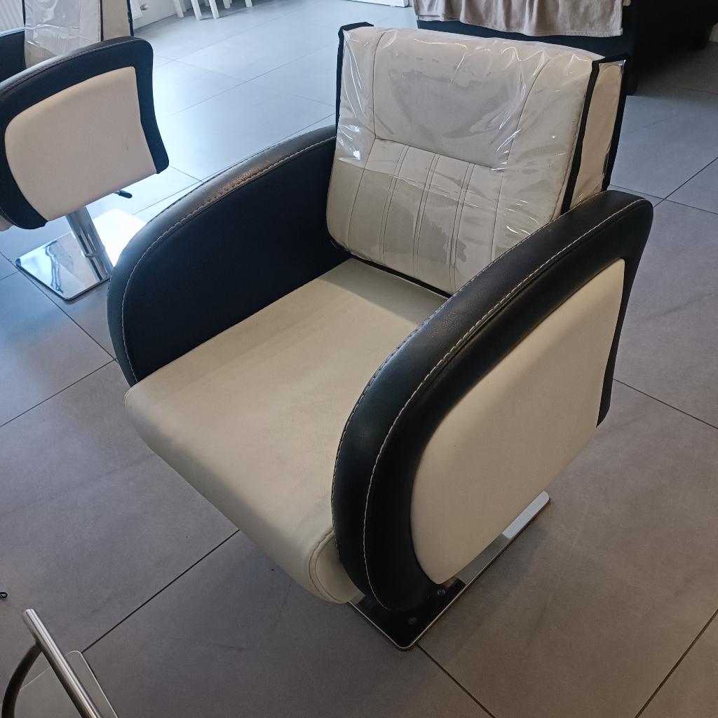 Kapper stoel, Huis en Inrichting, Stoelen, Ophalen, Kunststof, Gebruikt, Twee
