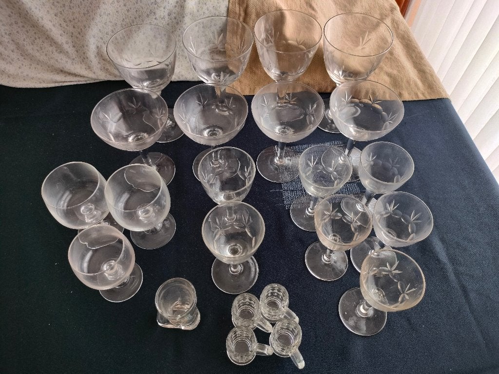 lot glazen wijn water likeur druppeltje champagne cocktail, Verzamelen, Glas en Drinkglazen, Ophalen of Verzenden, Zo goed als nieuw