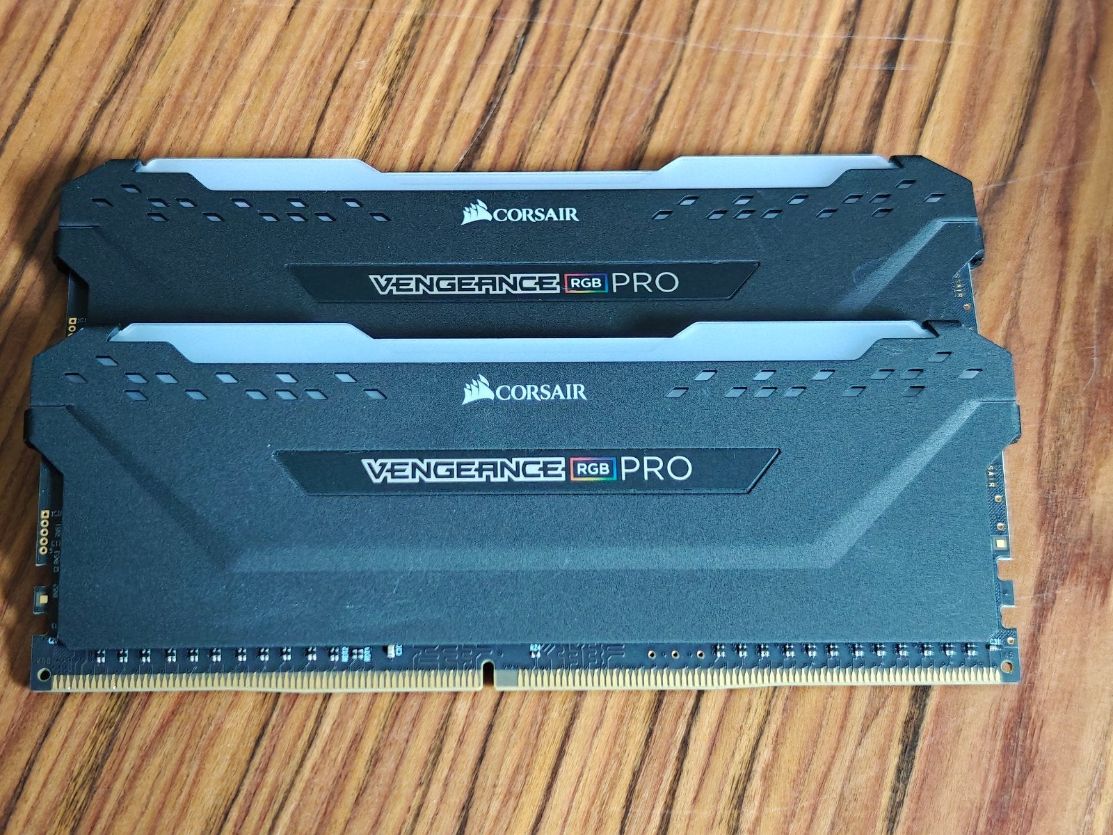 Corsair Vengeance RGB Pro DDR4 3200MHz PC4-25600 2x8GB CL16, Computers en Software, RAM geheugen, Ophalen, DDR4