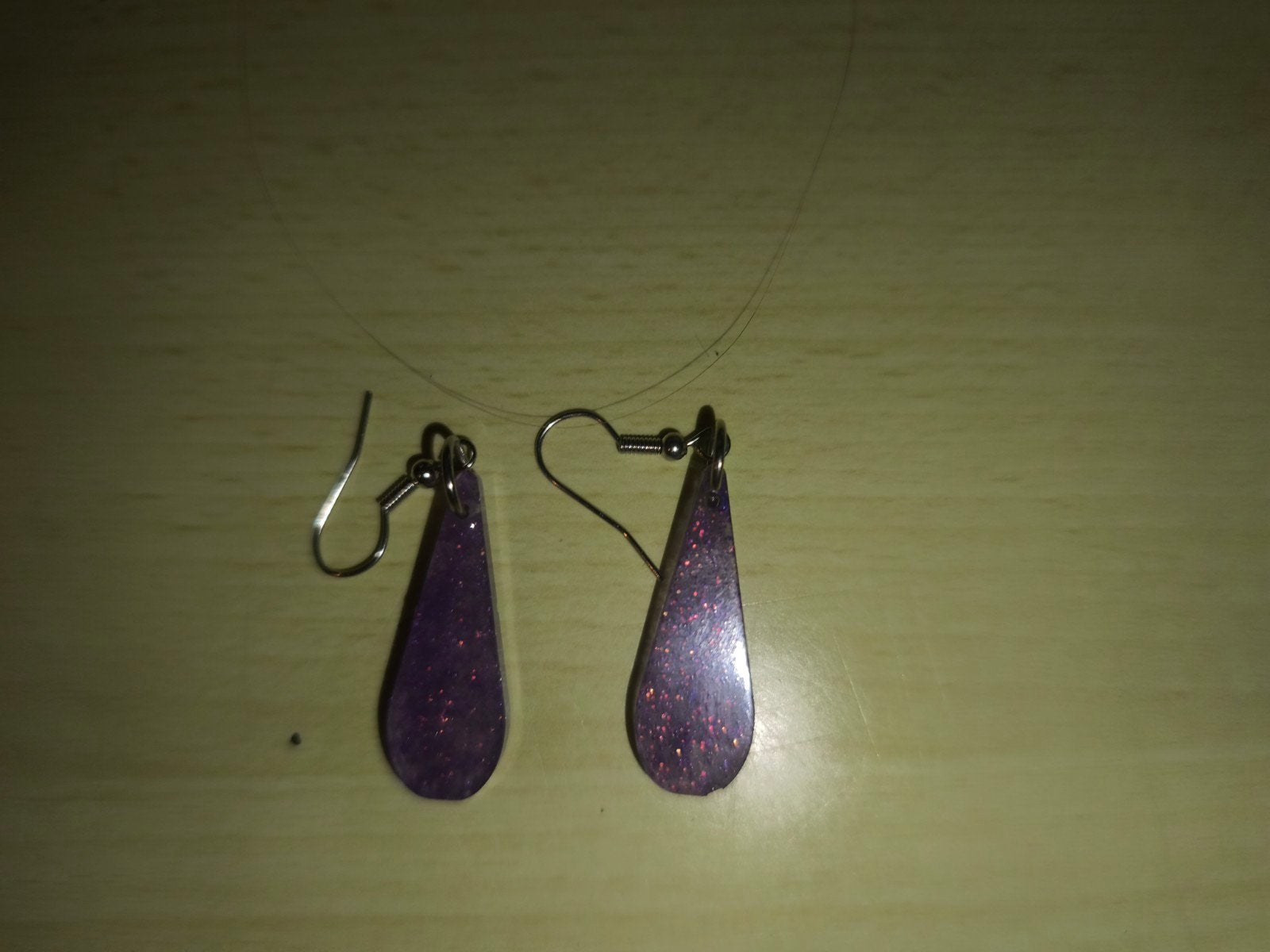 oorbellen paars, Bijoux, Sacs & Beauté, Comme neuf, Enlèvement, Autres matériaux, Violet