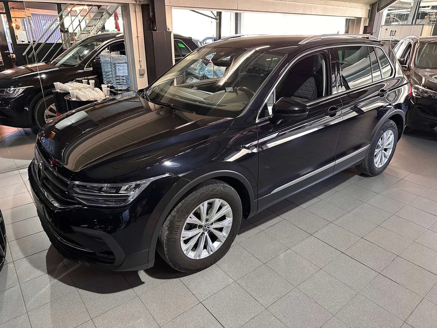Volkswagen Tiguan Tiguan 1.5 TSI Elegance OPF DSG (bj 2021), Automaat, Stof, 4 cilinders, Zwart
