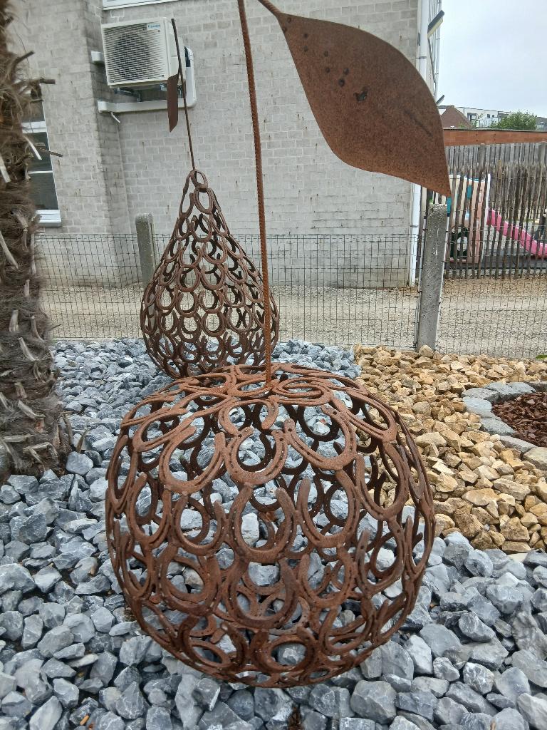 tuinbeeld , hoefijzeren appel , kunstwerk uit hoefijzers, Tuin en Terras, Ophalen, Nieuw, Metaal, Abstract beeld
