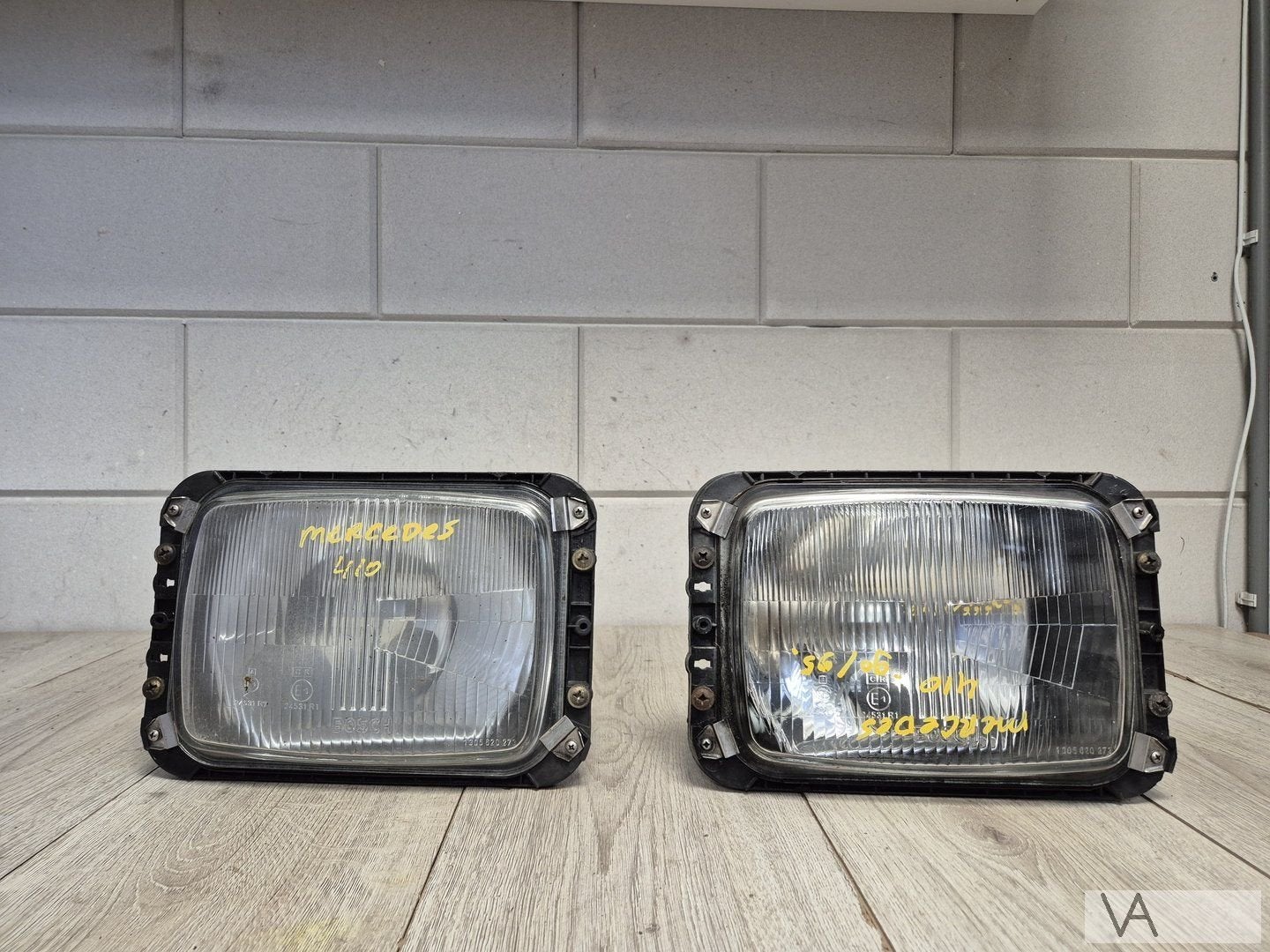 Mercedes busje T1 koplamp links 1305620273 €50 per stuk, Utilisé, -, -, Enlèvement ou Envoi
