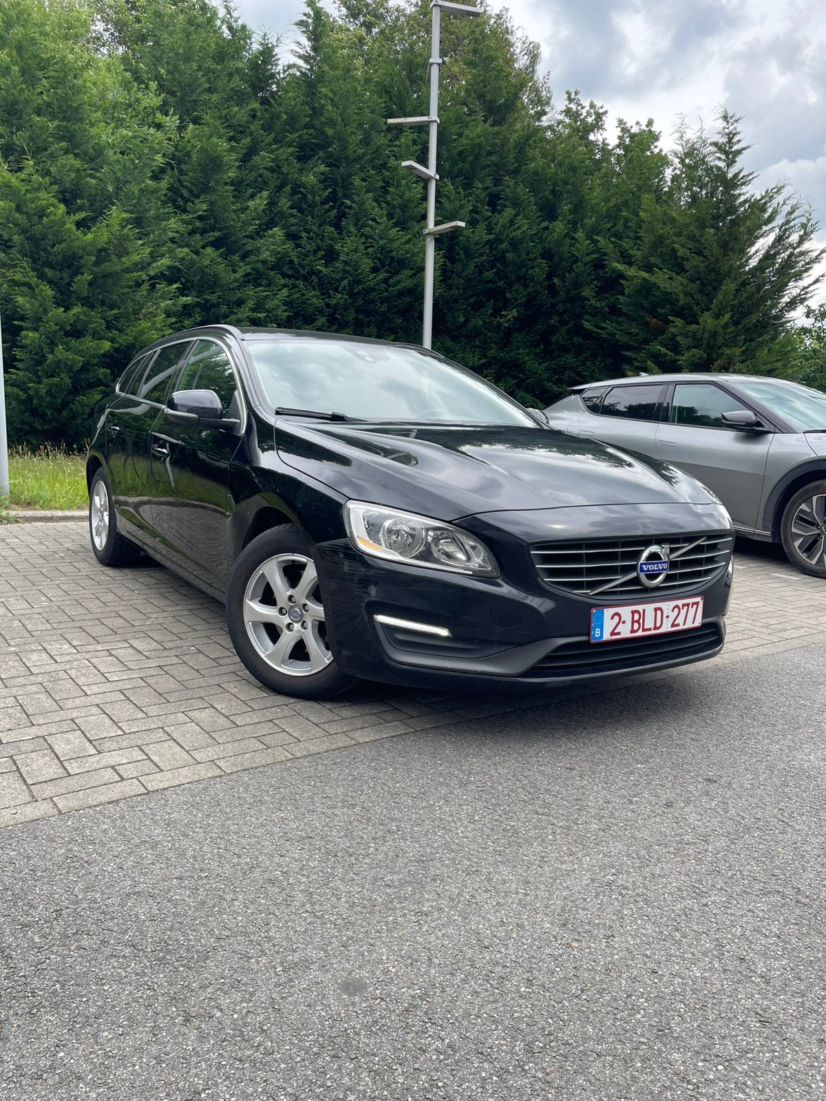 Volvo V60 D2 Momentum Automaat Navi/Leder/Pdc/ Trekhaak, Autos, Volvo, Particulier, V60, ABS, Phares directionnels, Airbags, Air conditionné