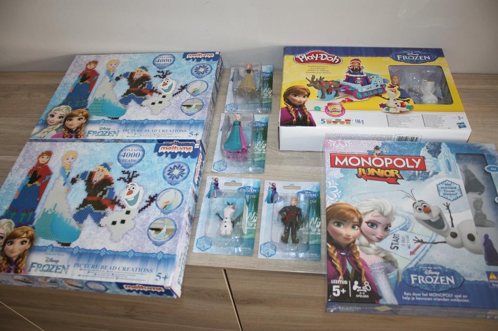 Disney Frozen , lot speelgoed + figuren , als nieuw, Verzamelen, Disney, Zo goed als nieuw, Overige typen, Overige figuren, Ophalen of Verzenden
