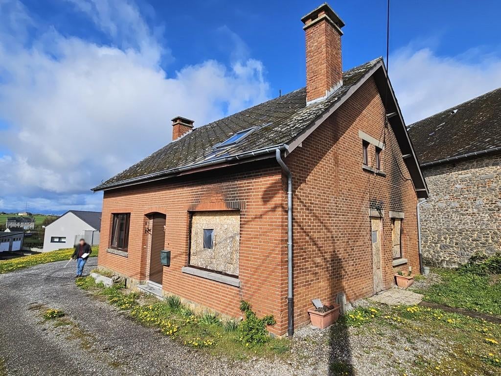 Maison 4 façades à réhabiliter sur 8 ares à Daussois, Immo, 703 kWh/m²/an, 124389 kWh/an, 500 à 1000 m², Province de Namur