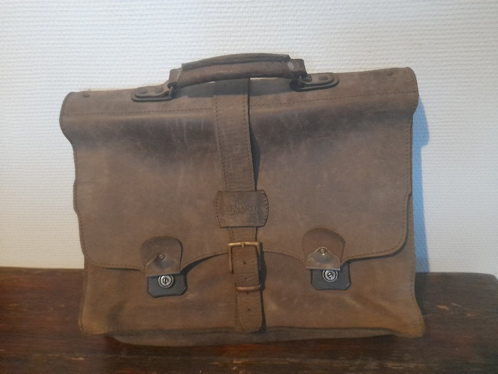 Lederen aktetas Renard, Ophalen, Aktetas