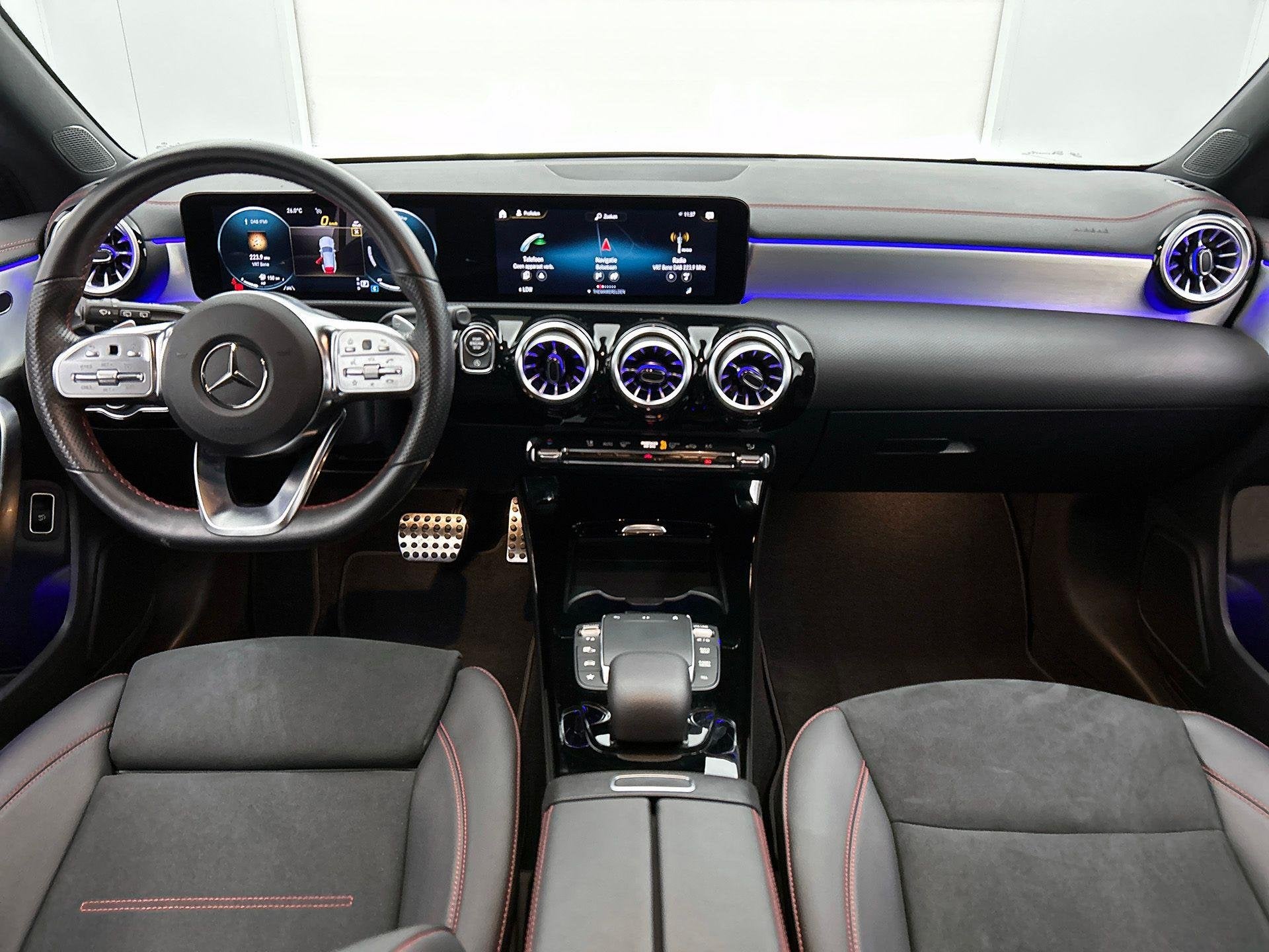 Mercedes-Benz CLA-Klasse 180 Shooting Brake AMG Line | Trekh, Stof, Gebruikt, https://public.car-pass.be/vhr/def15194-1f0b-4a37-aaee-c825c24c0dc1