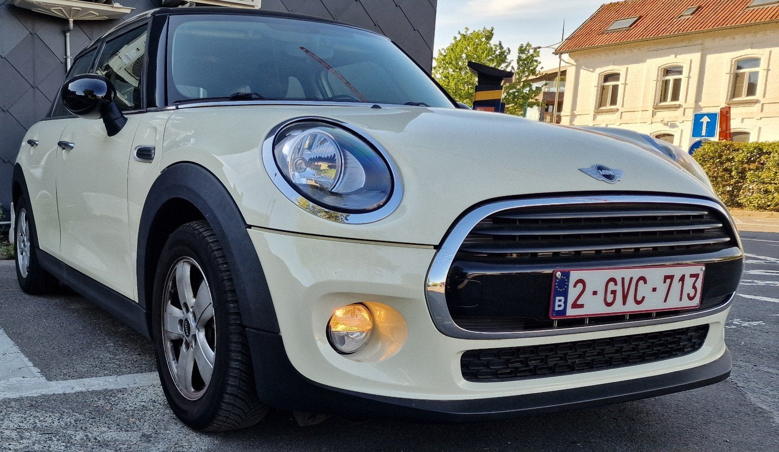 Mini Cooper AUTOMATIC 1.5 Turbo à essence avec 89000 km, 100 kW, Achat, Euro 6, 5 portes