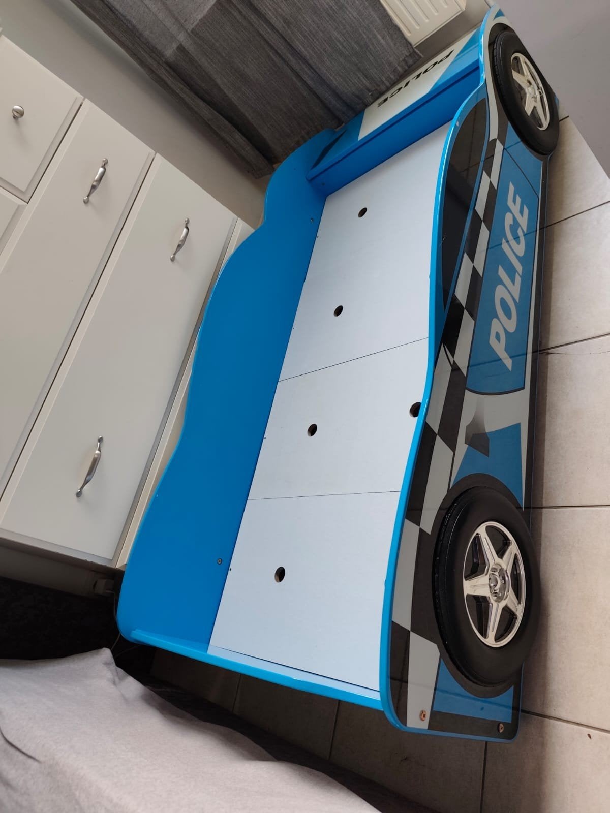 lit enfant voiture de police avec matelas, Matelas, 70 à 85 cm, Enlèvement, Utilisé