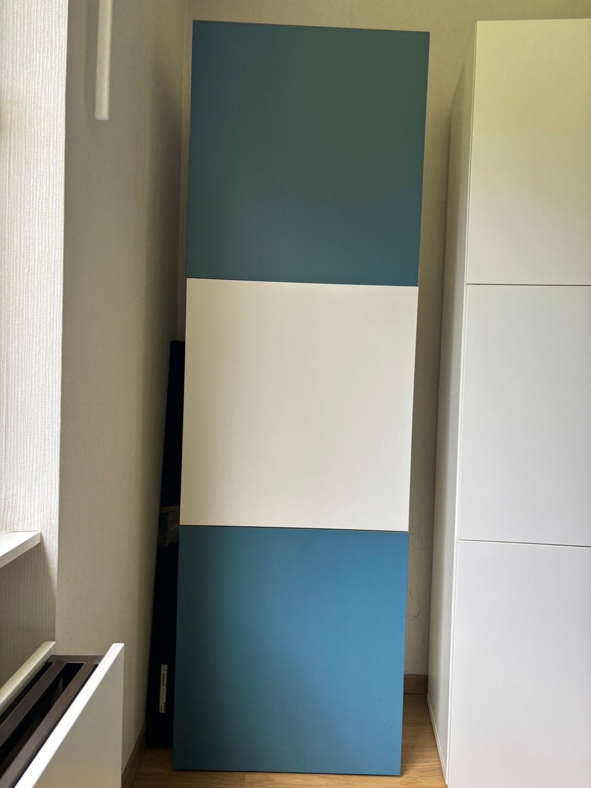 IKEA kast met 3 blauwe en witte deuren, Huis en Inrichting, Ophalen, Gebruikt