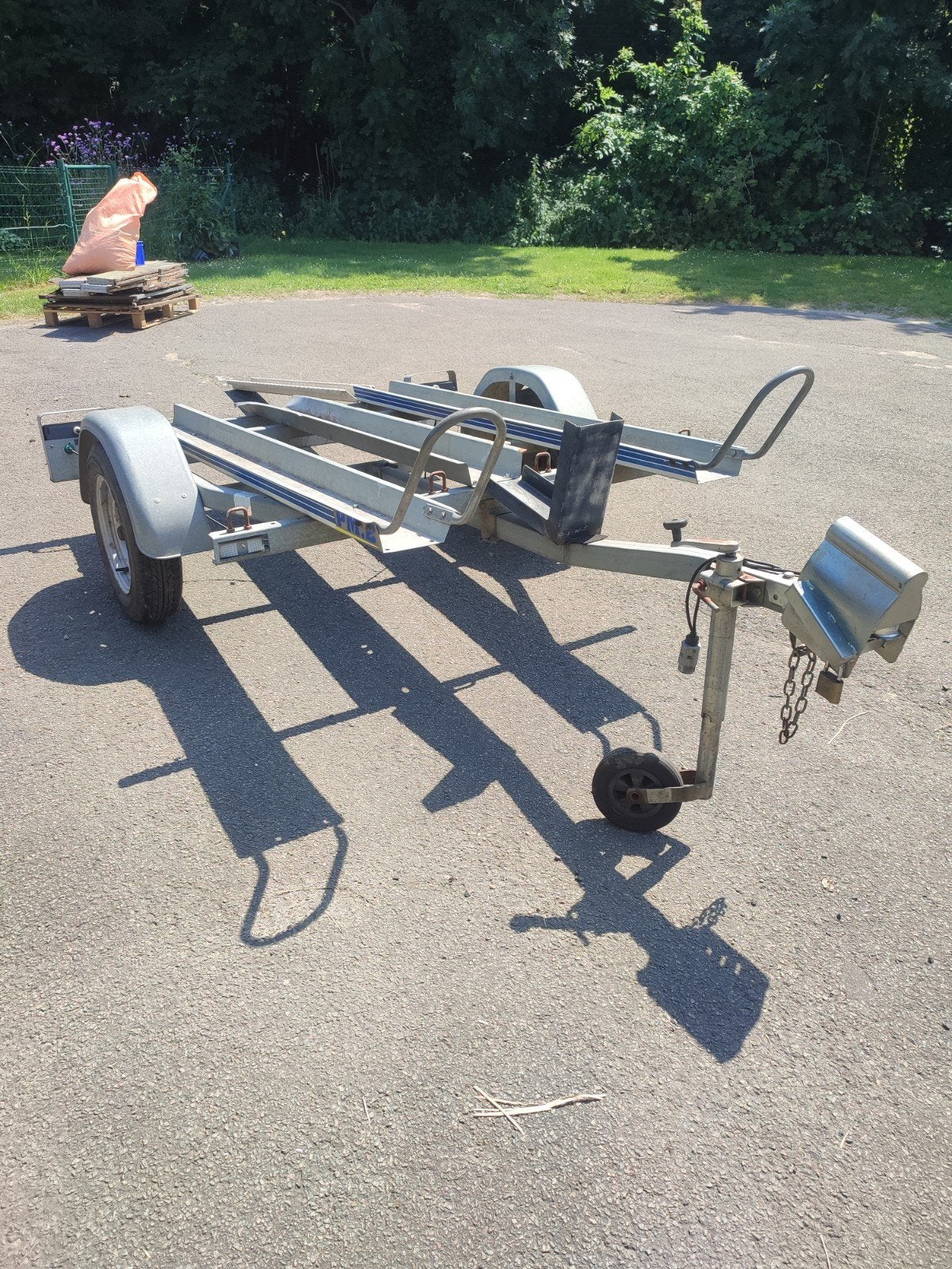 Aanhangwagen voor bromfiets of motorfiets, Ophalen