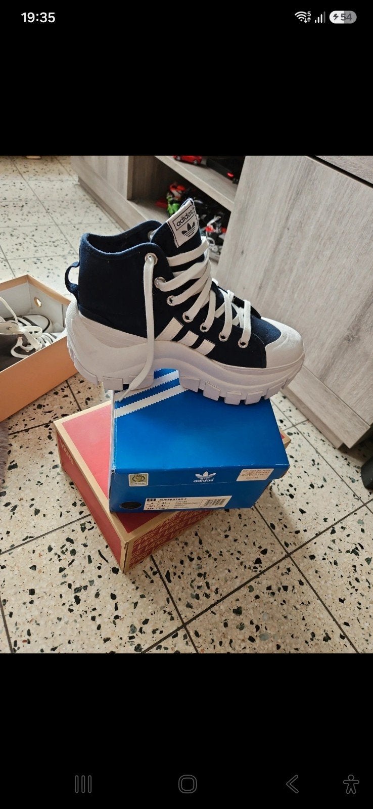 basquette nizza Adidas, Sport en Fitness, Basketbal, Ophalen, Zo goed als nieuw, Schoenen