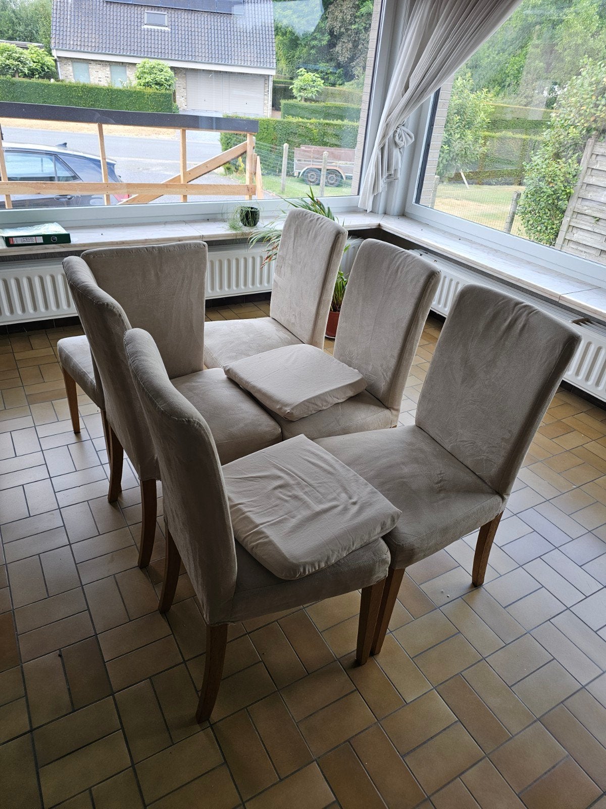 Stoelen, Ophalen