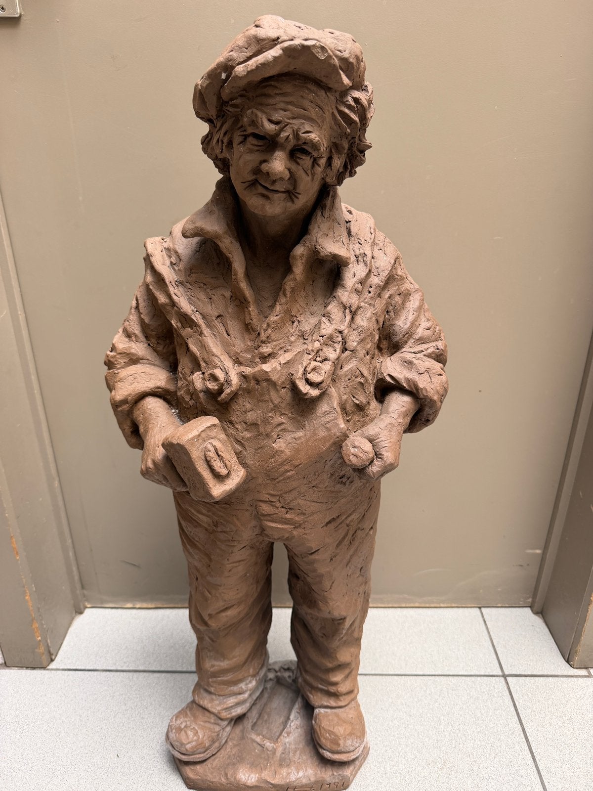 Marian Hewalo (1937) – Klei sculptuur (1991), Ophalen