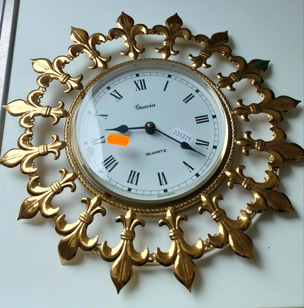 Horloge ancienne, Enlèvement