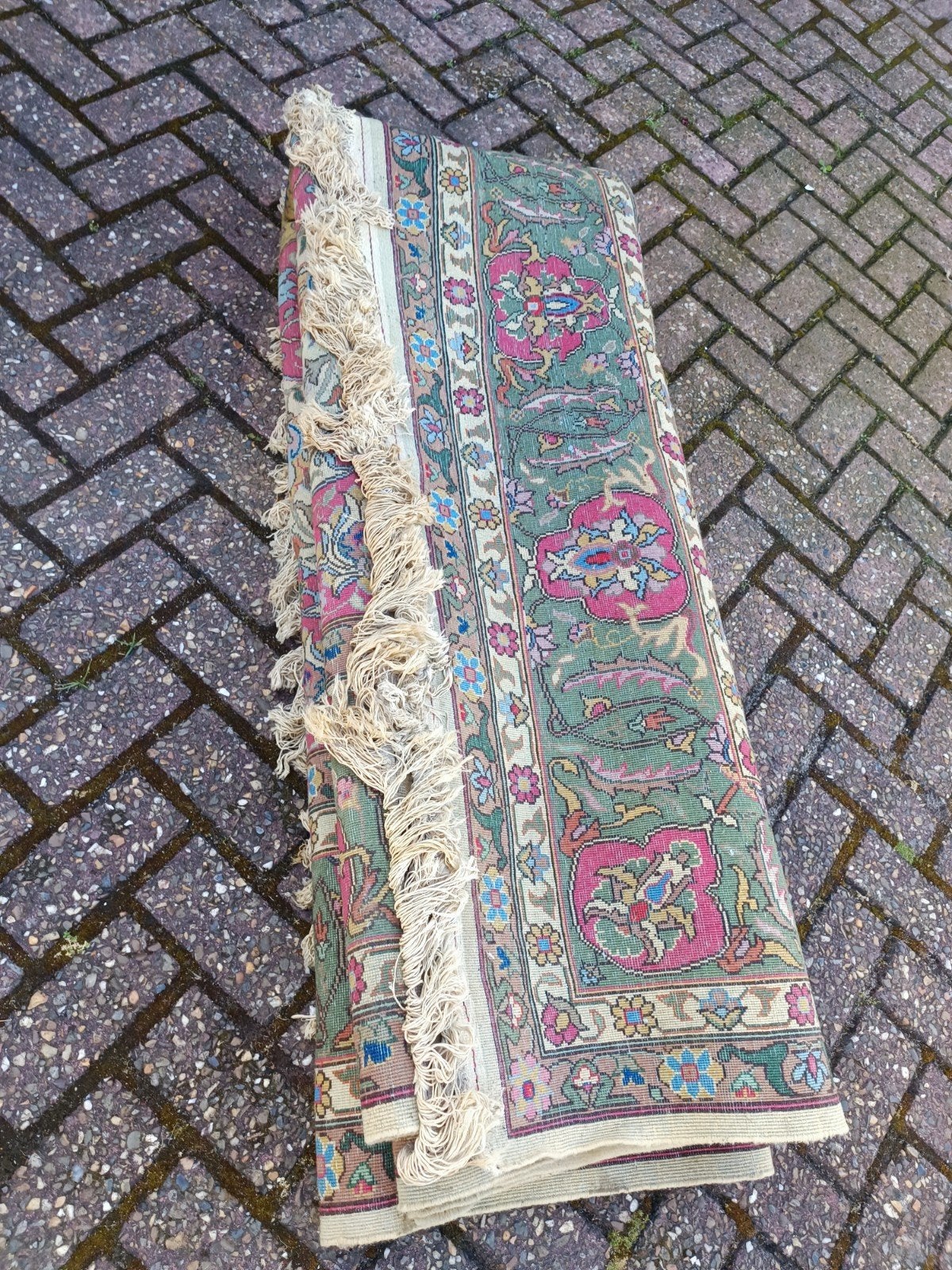 vieux tapis, Enlèvement