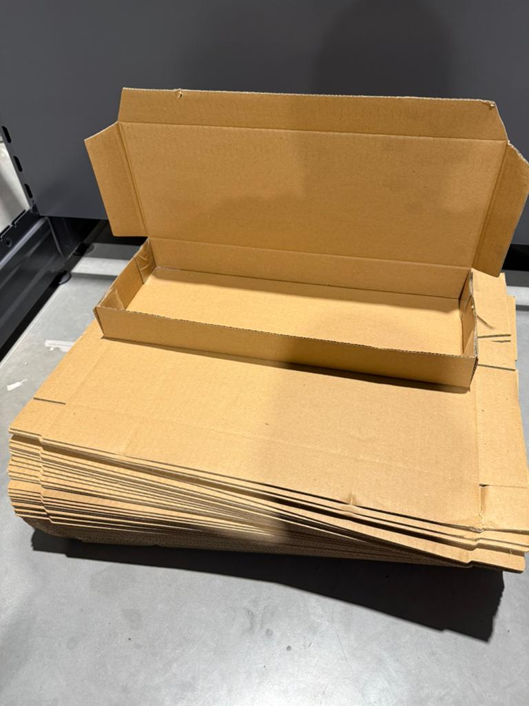 Kartonnen verzend dozen 1500st, Ophalen, Zo goed als nieuw