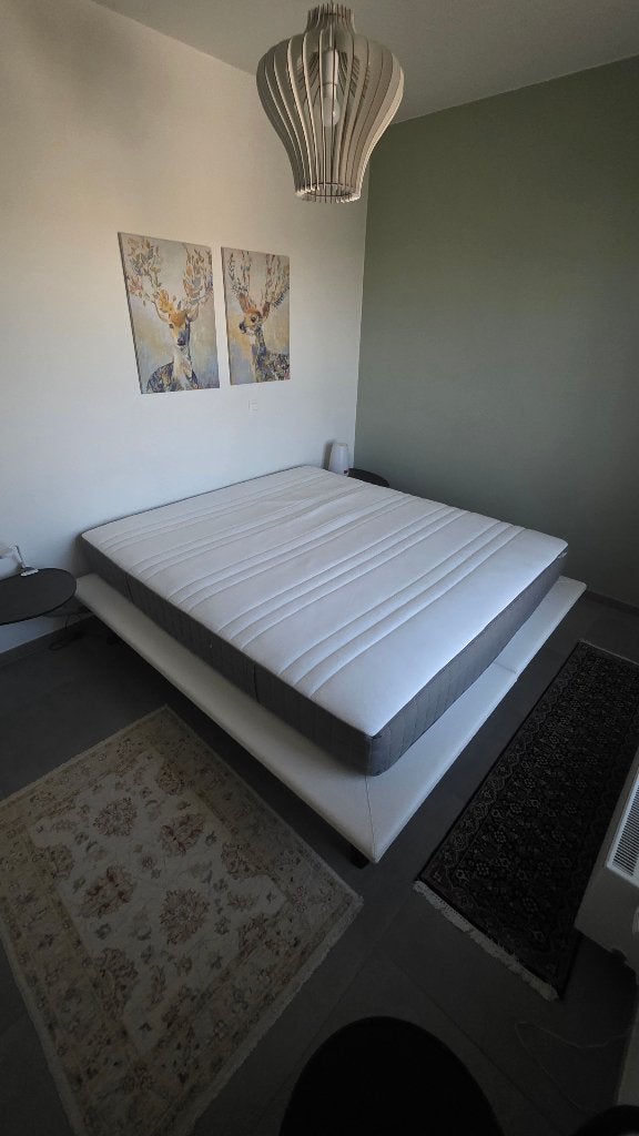 Design 2p-bed met schotelbodem, geïntegreerde nachttafels, Huis en Inrichting, Slaapkamer | Bedden, Ophalen, Overige materialen