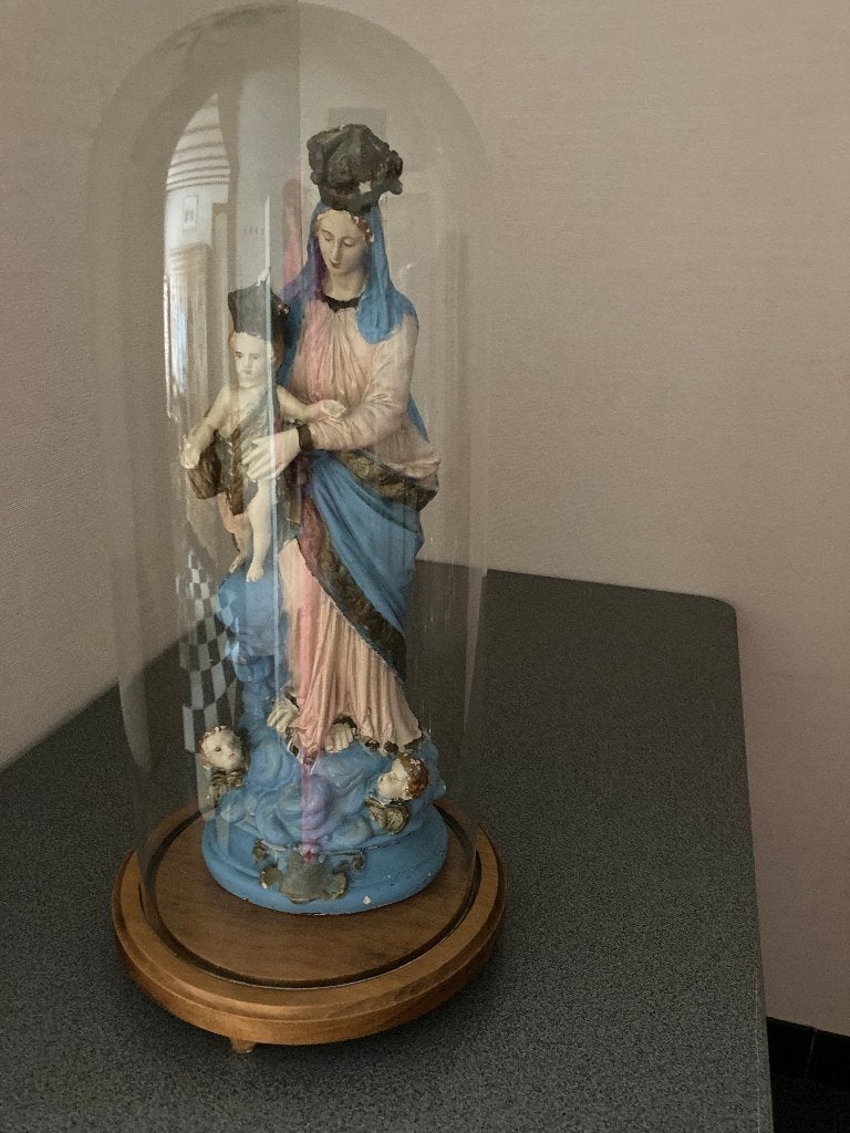 vintage mariabeeld onder glazen stolp, Enlèvement