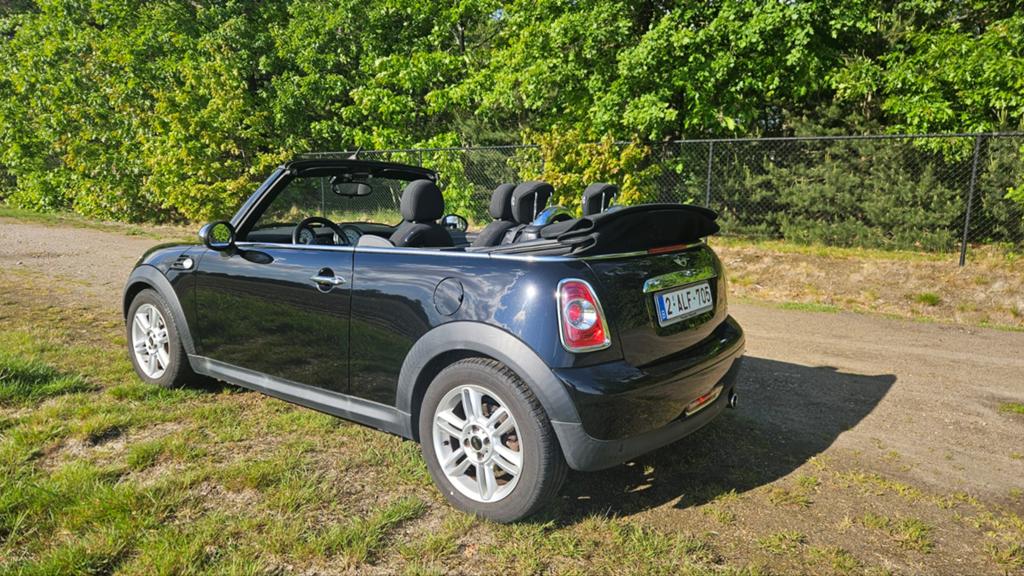 Mini Cooper Cabrio 1.6 Goede staat, Auto's, Mini, Voorwielaandrijving, Zwart, Cabriolet, Leder en Stof