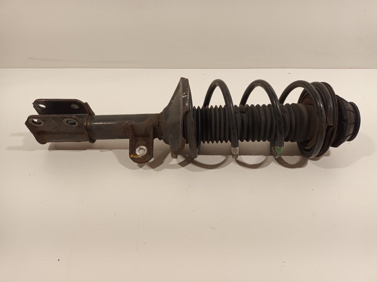 Veerpoot links voor Suzuki Alto, Onderdelen@venauto.nl, Van der Ven Autorecycling B.V., Ettenseweg 76, 4706 PB Roosendaal, The Netherlands