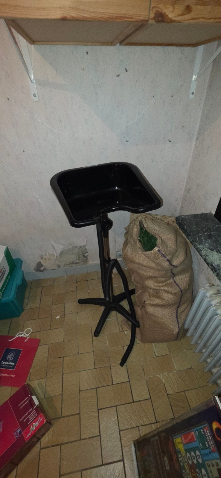 Draagbare kapper wasbak, Enlèvement