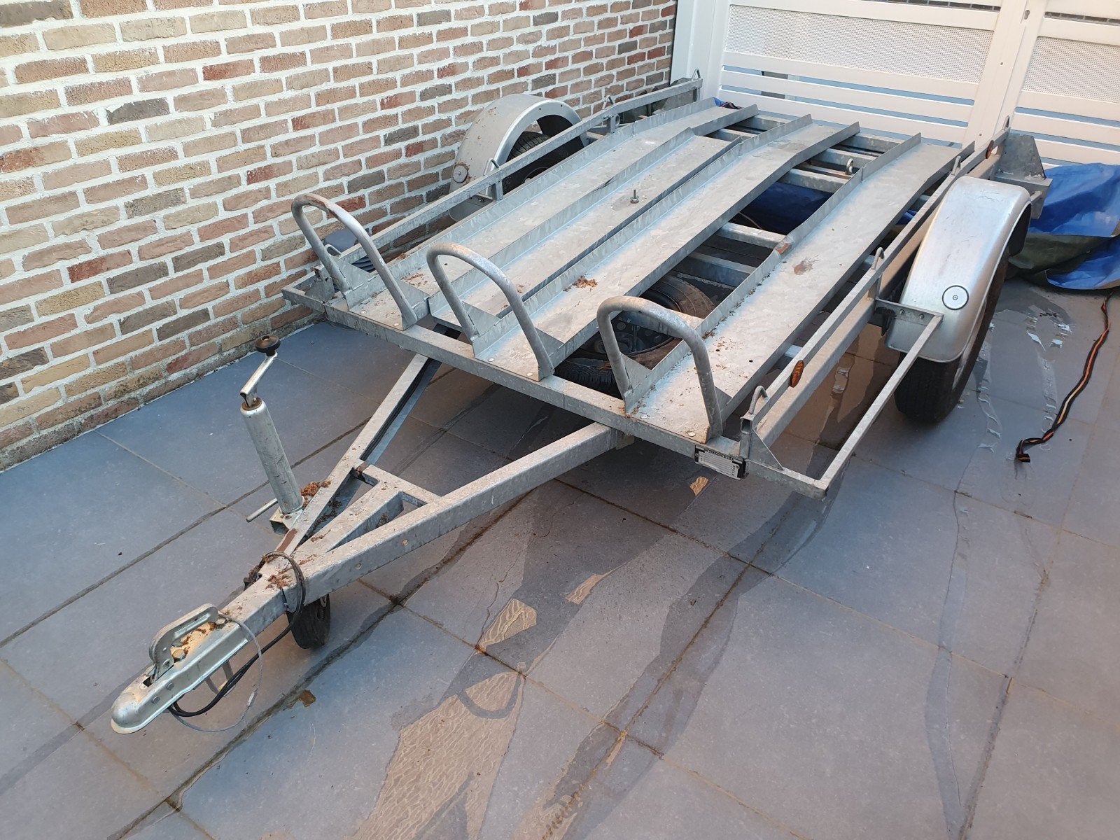 Aanhangwagen voor 3 motorfietsen tot 750kg, Ophalen